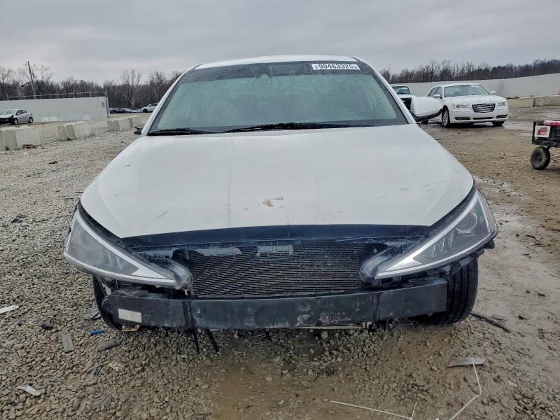 Фото 5 - HYUNDAI ELANTRA