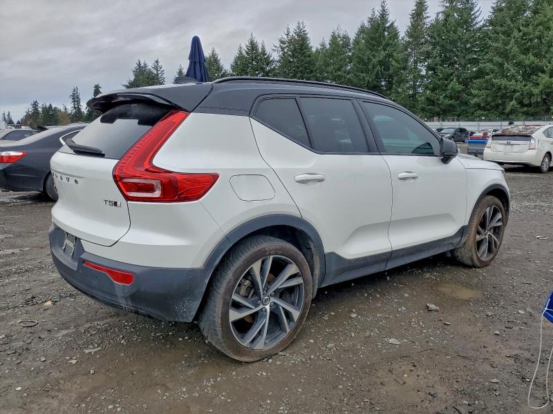 Фото 3 - VOLVO XC40