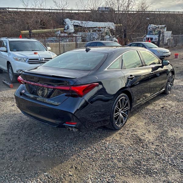 Фото 4 - TOYOTA AVALON