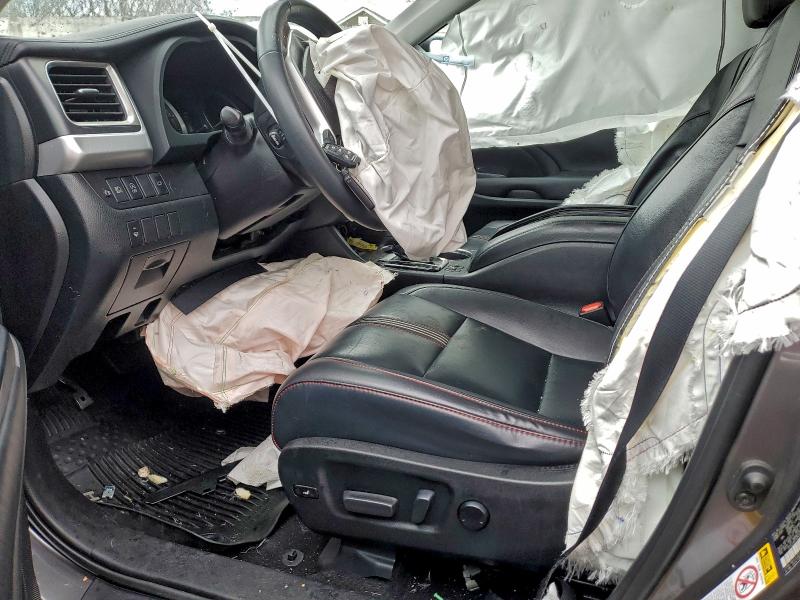 Фото 7 - TOYOTA HIGHLANDER