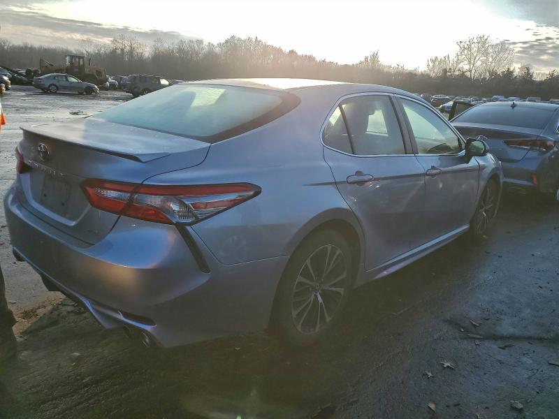 Фото 3 - TOYOTA CAMRY