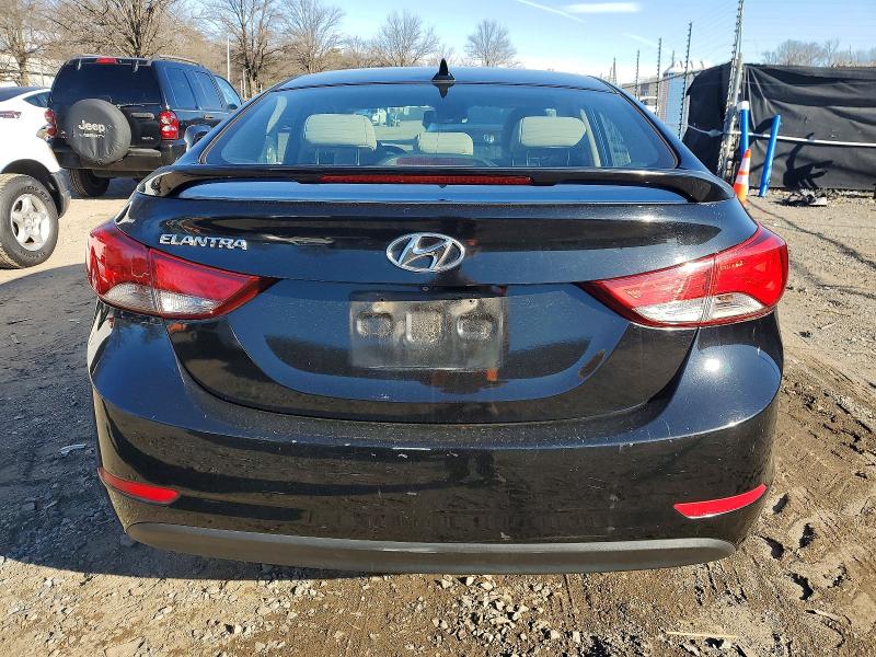 Фото 6 - HYUNDAI ELANTRA