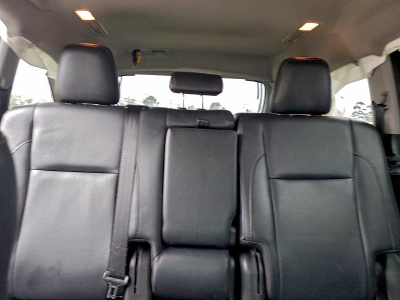 Фото 10 - TOYOTA HIGHLANDER