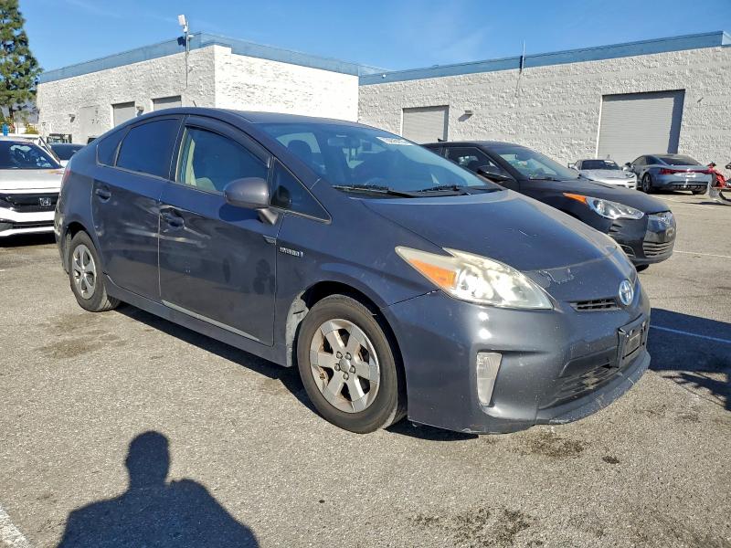 Фото 4 - TOYOTA PRIUS