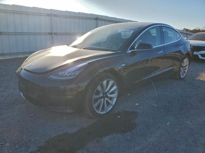 Фото 1 - TESLA MODEL 3