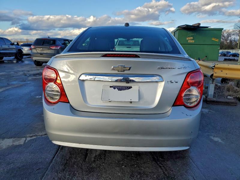 Фото 6 - CHEVROLET SONIC