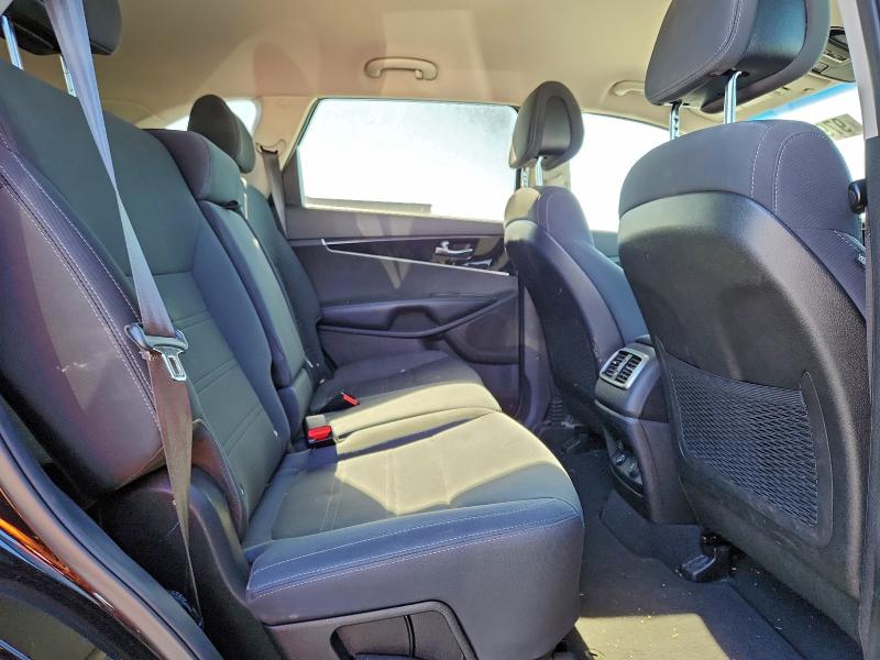 Фото 10 - KIA SORENTO