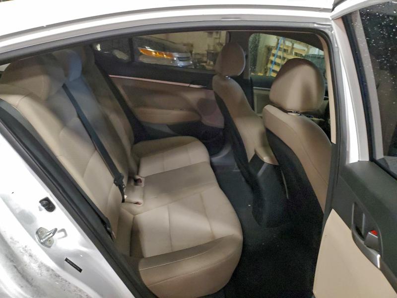 Фото 10 - HYUNDAI ELANTRA