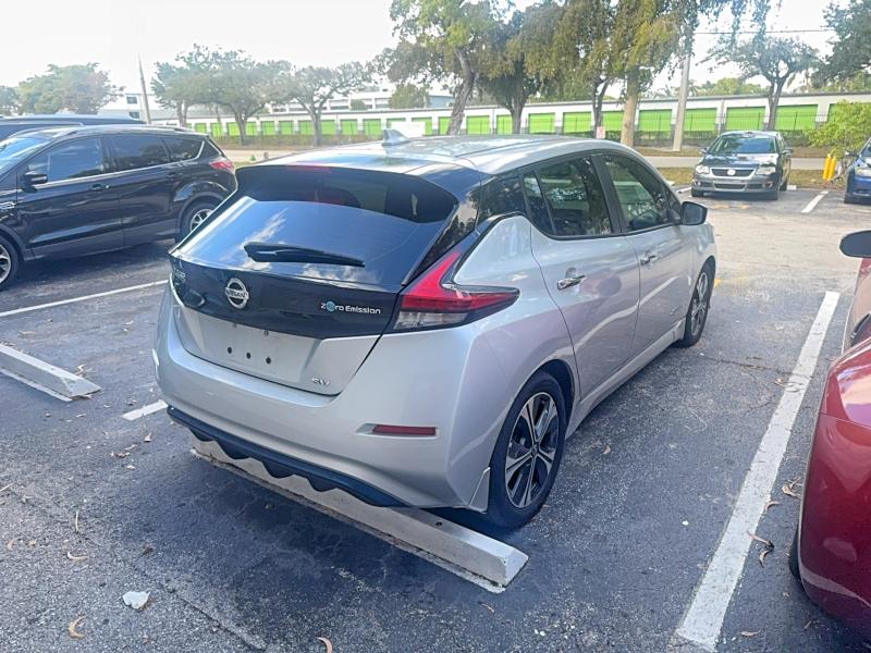 Фото 4 - NISSAN LEAF
