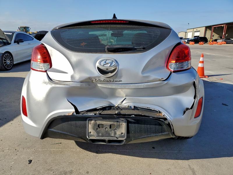 Фото 6 - HYUNDAI VELOSTER