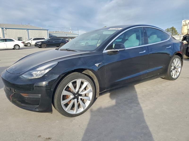 Фото 1 - TESLA MODEL 3