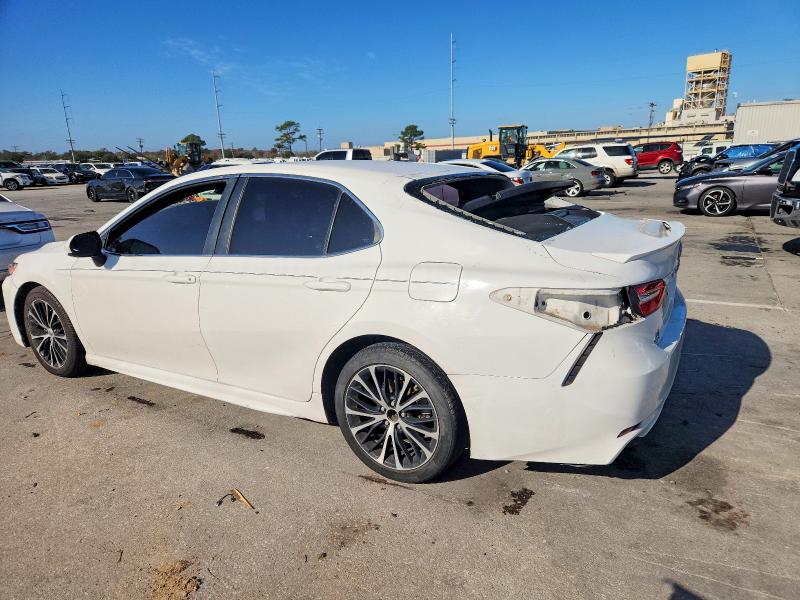 Фото 2 - TOYOTA CAMRY