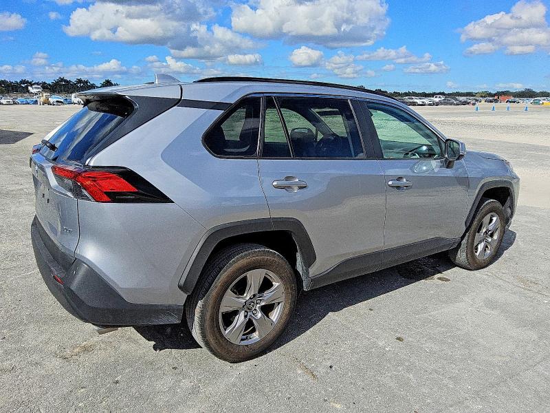 Фото 3 - TOYOTA RAV4