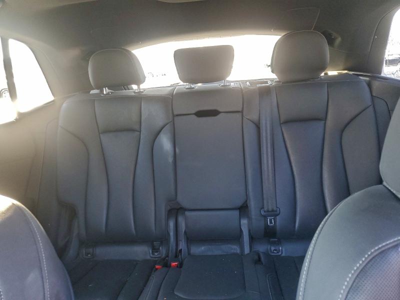 Фото 10 - AUDI Q8