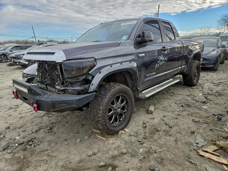 Фото 1 - TOYOTA TUNDRA