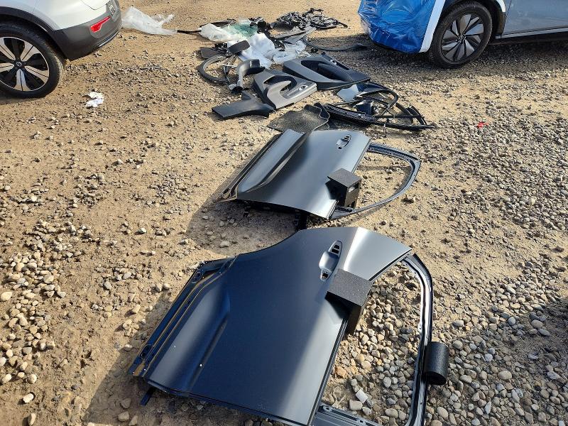 Фото 12 - VOLVO XC40