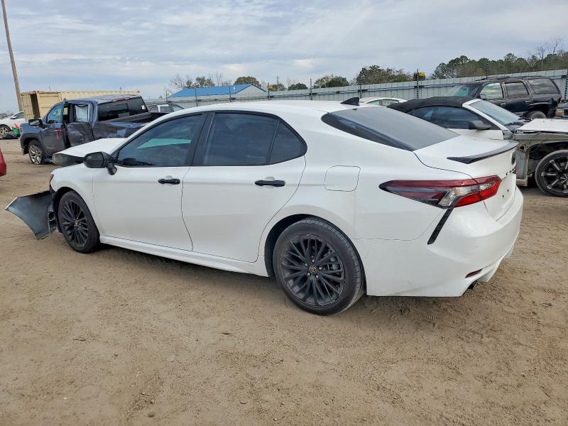 Фото 2 - TOYOTA CAMRY