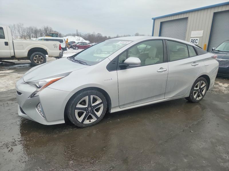 Фото 1 - TOYOTA PRIUS