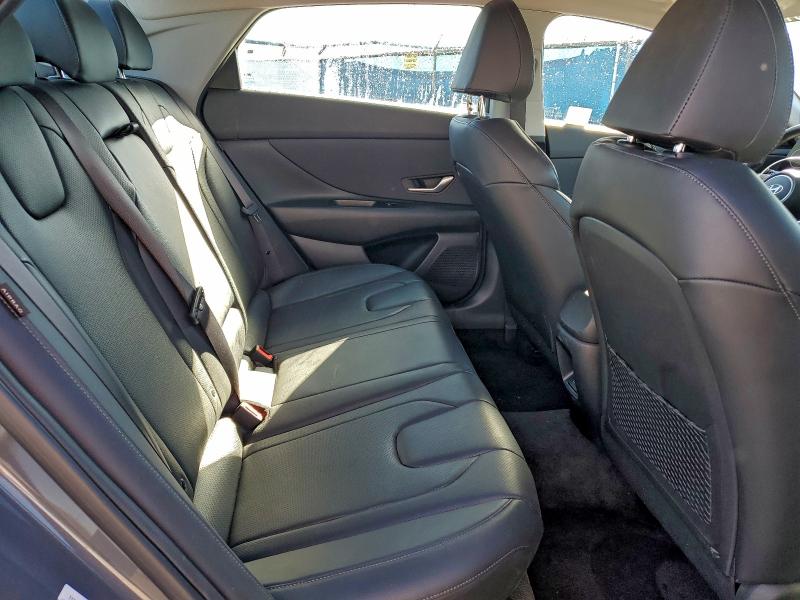 Фото 10 - HYUNDAI ELANTRA