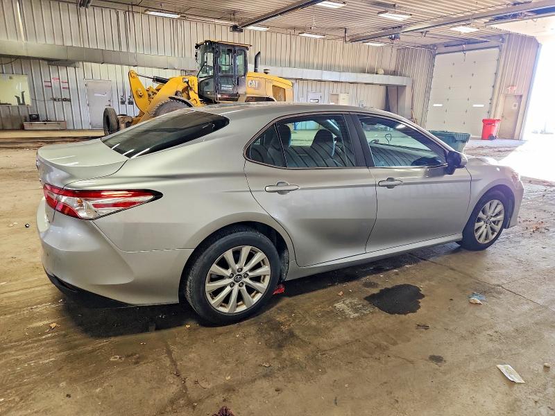 Фото 3 - TOYOTA CAMRY