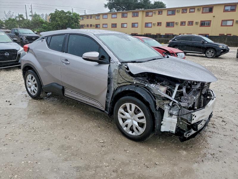 Фото 4 - TOYOTA C-HR