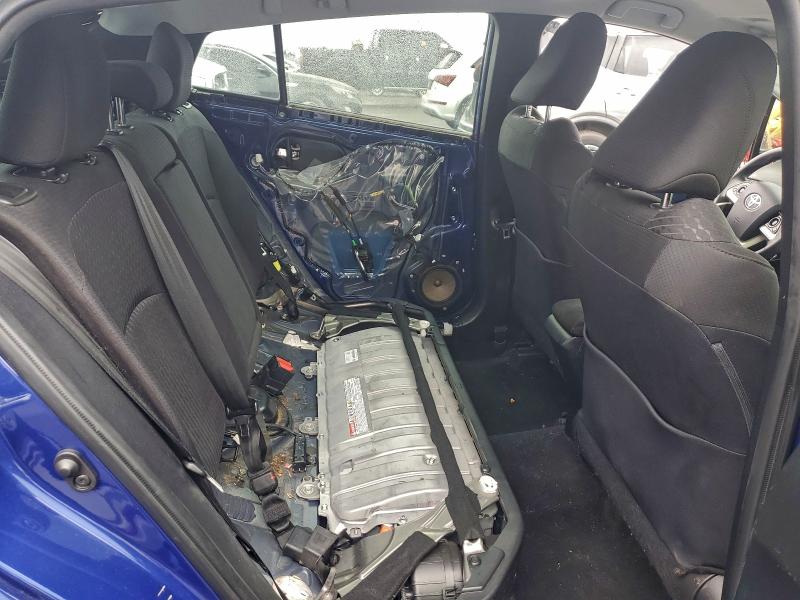 Фото 10 - TOYOTA PRIUS