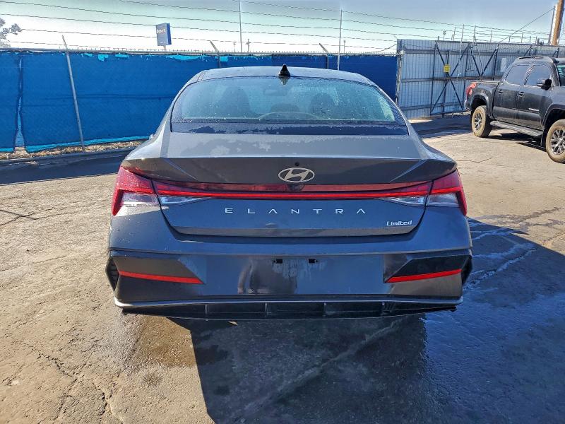 Фото 6 - HYUNDAI ELANTRA