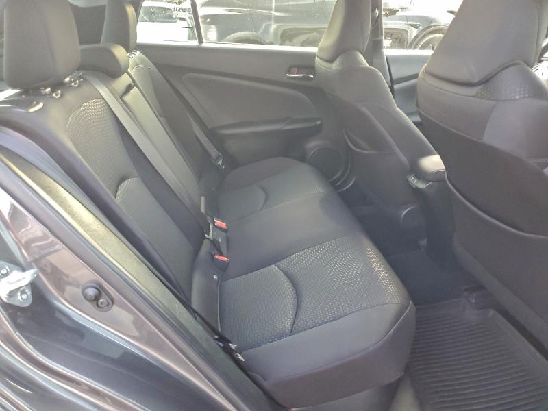 Фото 10 - TOYOTA PRIUS