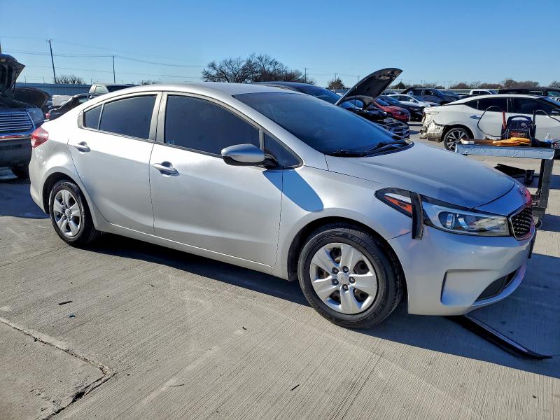 Фото 4 - KIA FORTE