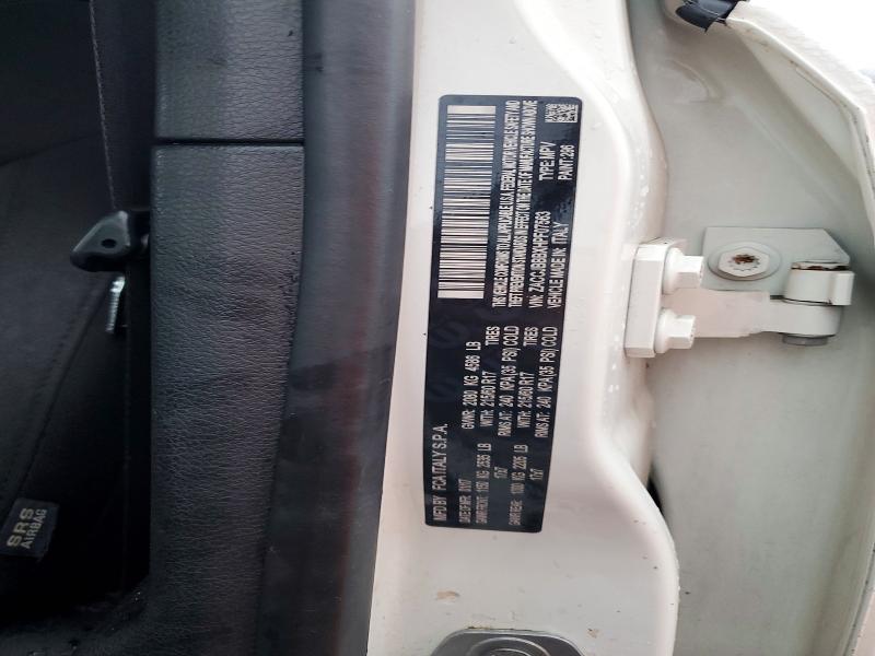 Фото 13 - JEEP RENEGADE