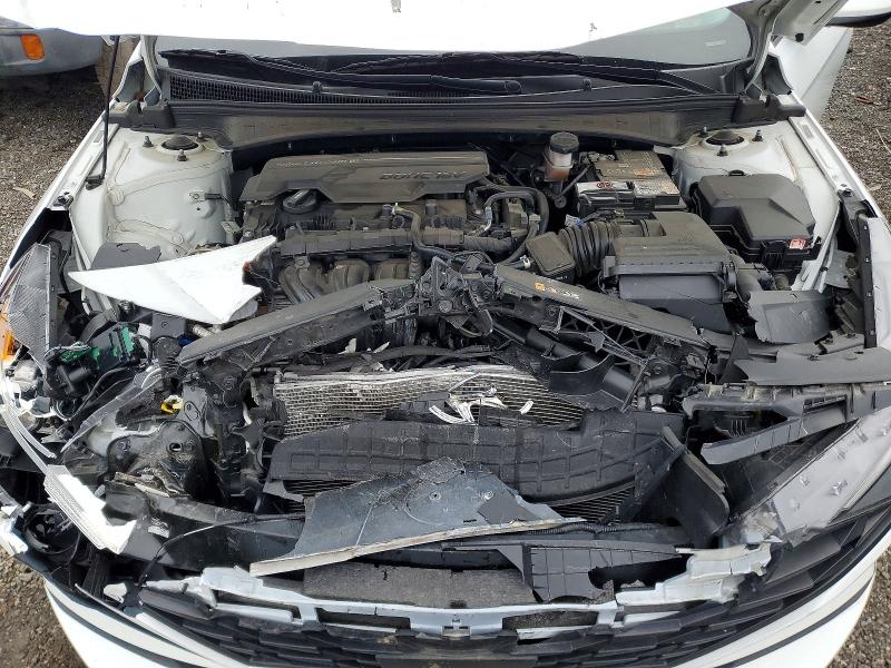 Фото 11 - HYUNDAI ELANTRA