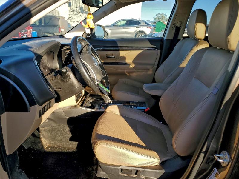 Фото 7 - MITSUBISHI OUTLANDER