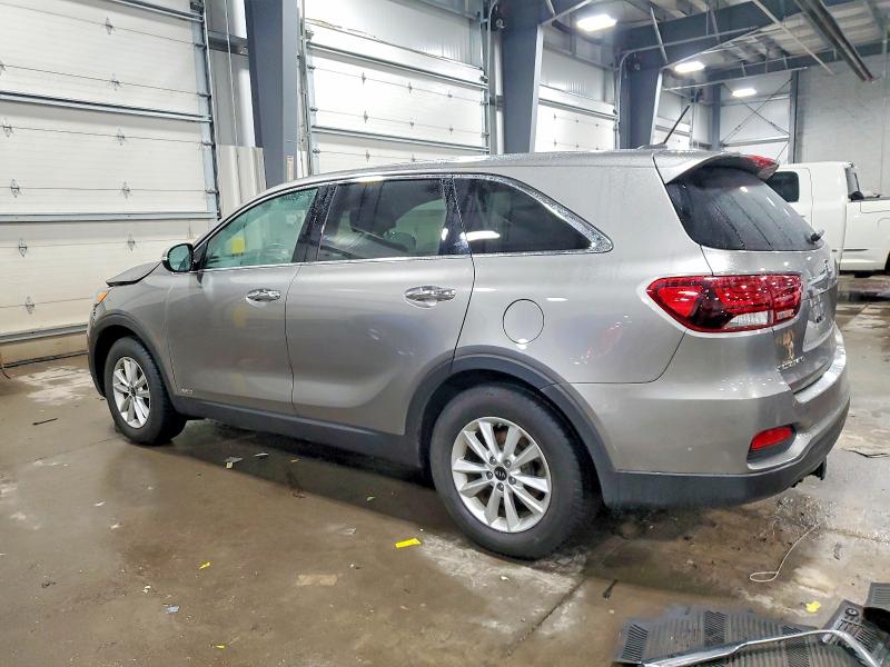 Фото 2 - KIA SORENTO