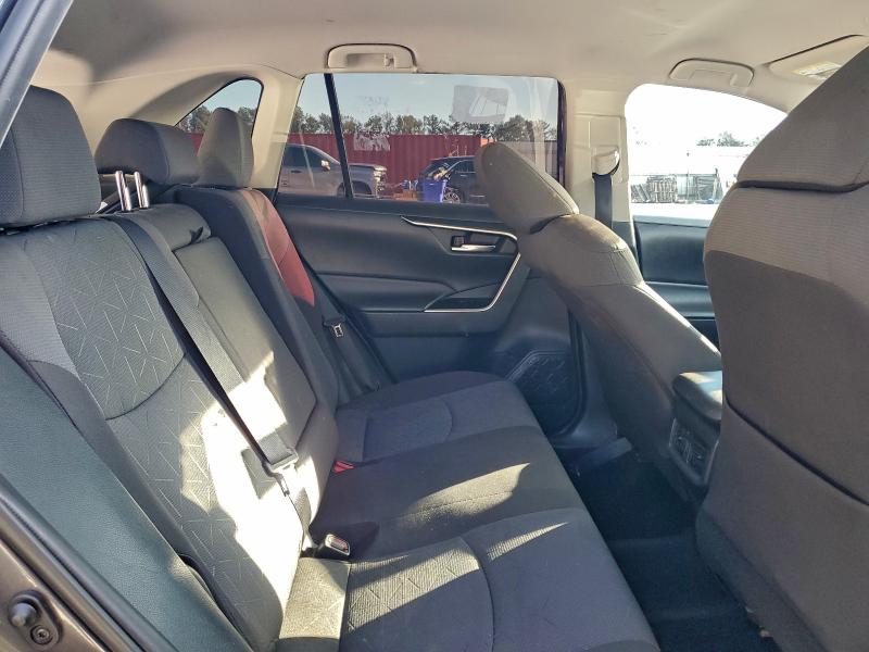 Фото 11 - TOYOTA RAV4