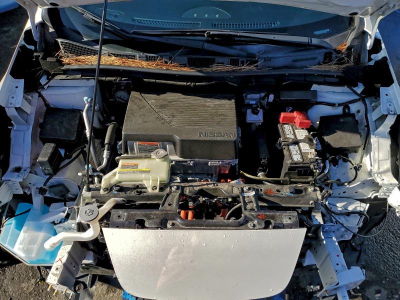 Фото 11 - NISSAN LEAF