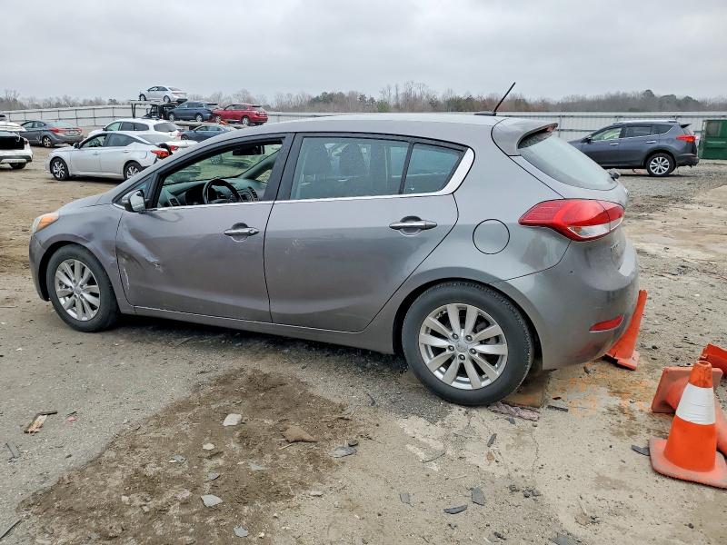 Фото 2 - KIA FORTE