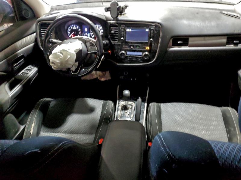 Фото 8 - MITSUBISHI OUTLANDER