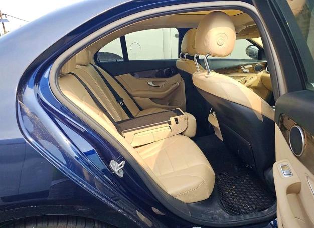 Фото 6 - MERCEDES-BENZ C-CLASS