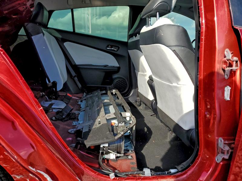 Фото 10 - TOYOTA PRIUS