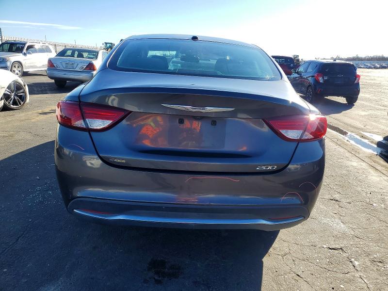 Фото 6 - CHRYSLER 200