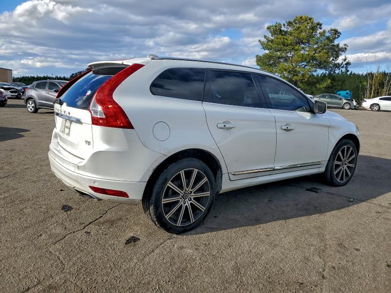 Фото 3 - VOLVO XC60