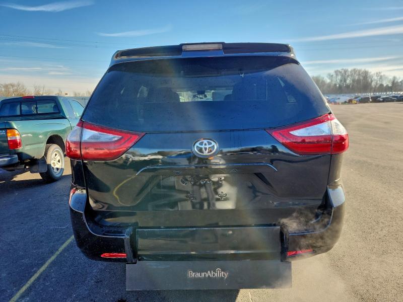 Фото 6 - TOYOTA SIENNA