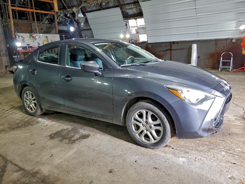 Фото 4 - TOYOTA YARIS