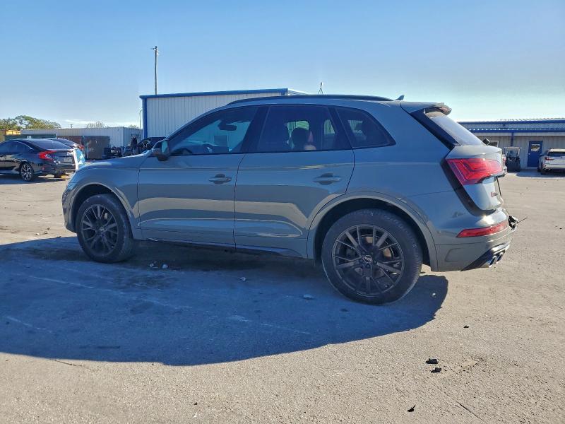 Фото 2 - AUDI SQ5