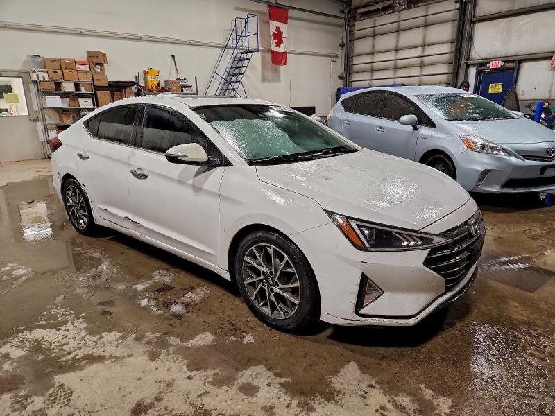 Фото 4 - HYUNDAI ELANTRA