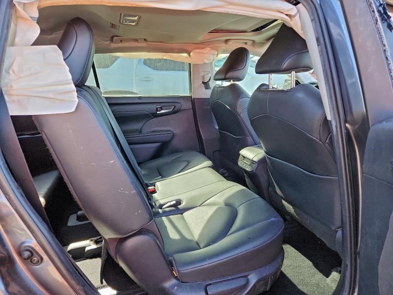 Фото 11 - TOYOTA HIGHLANDER