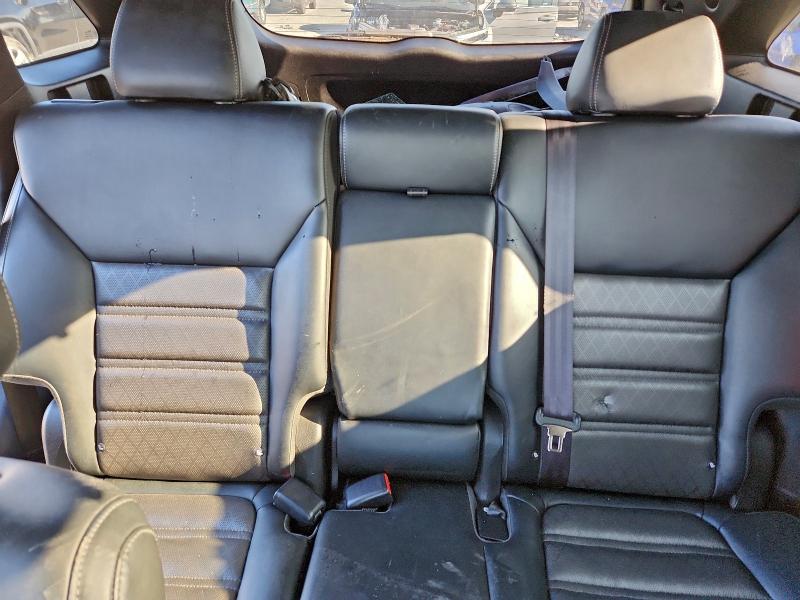 Фото 10 - KIA SORENTO