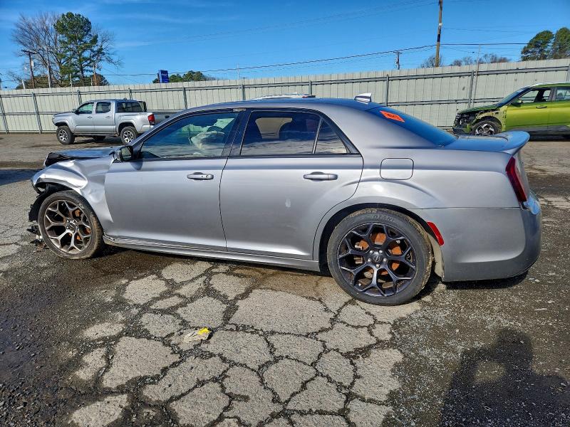 Фото 2 - CHRYSLER 300