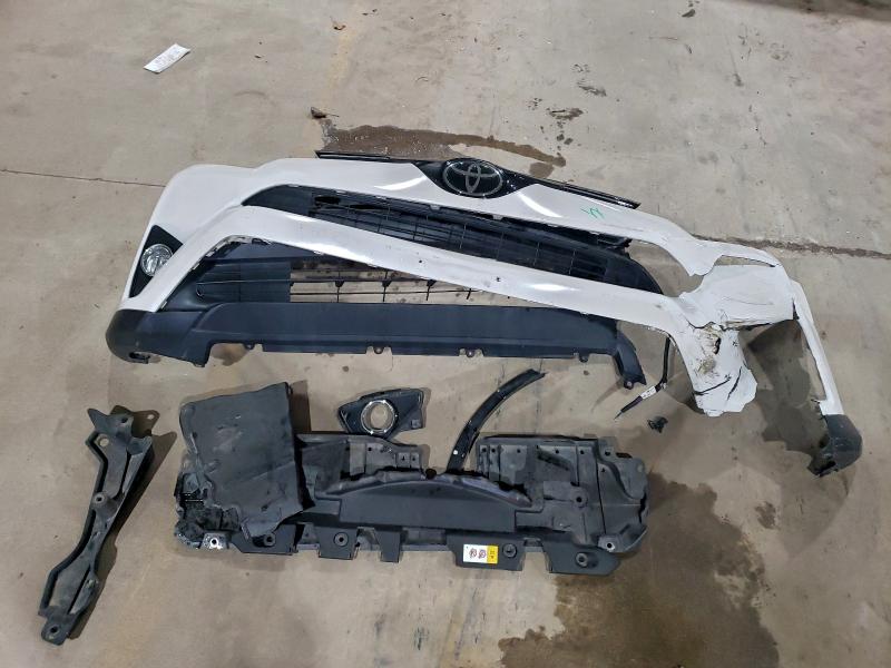 Фото 13 - TOYOTA RAV4