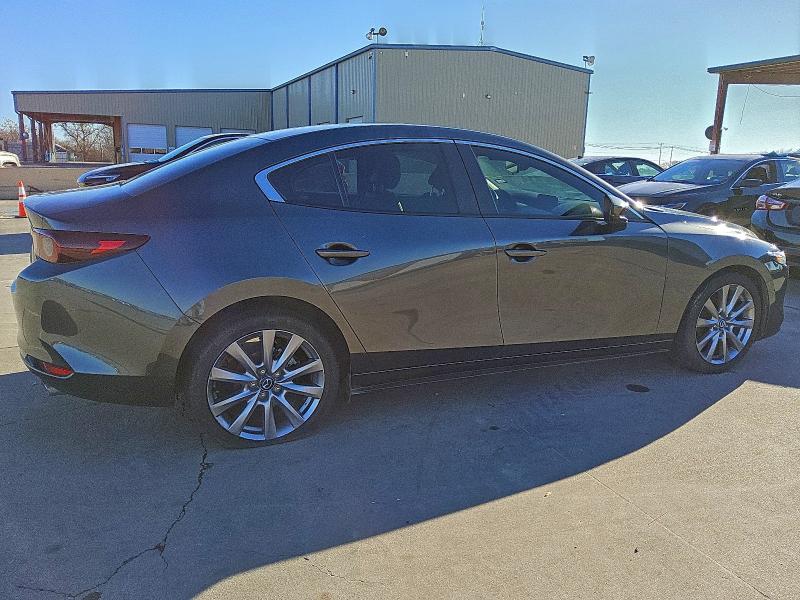 Фото 3 - MAZDA 3